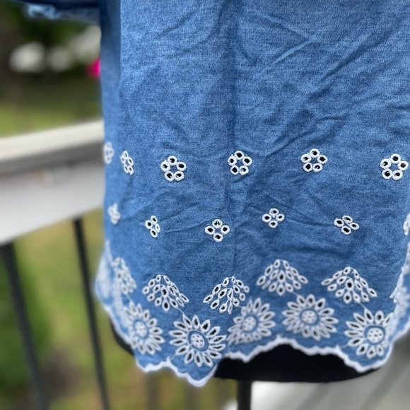 Old Navy - Chambray off shoulder embroidered top - XS - Picture 5 of 9